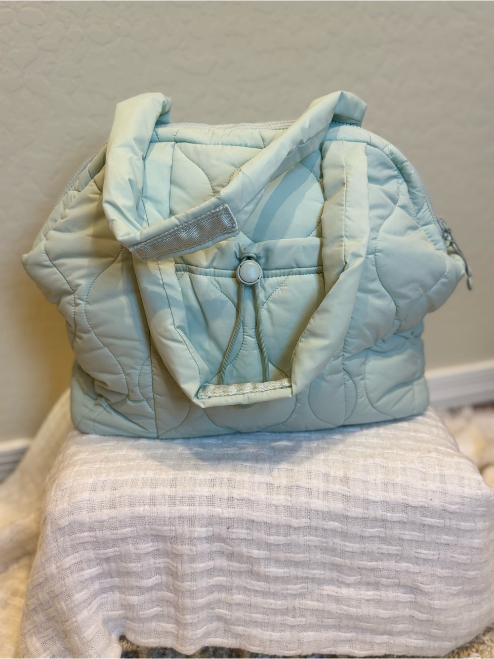 NWT Vera Bradley Featherweight Puffer Tote Bag Calm Mint Quilted Nylon